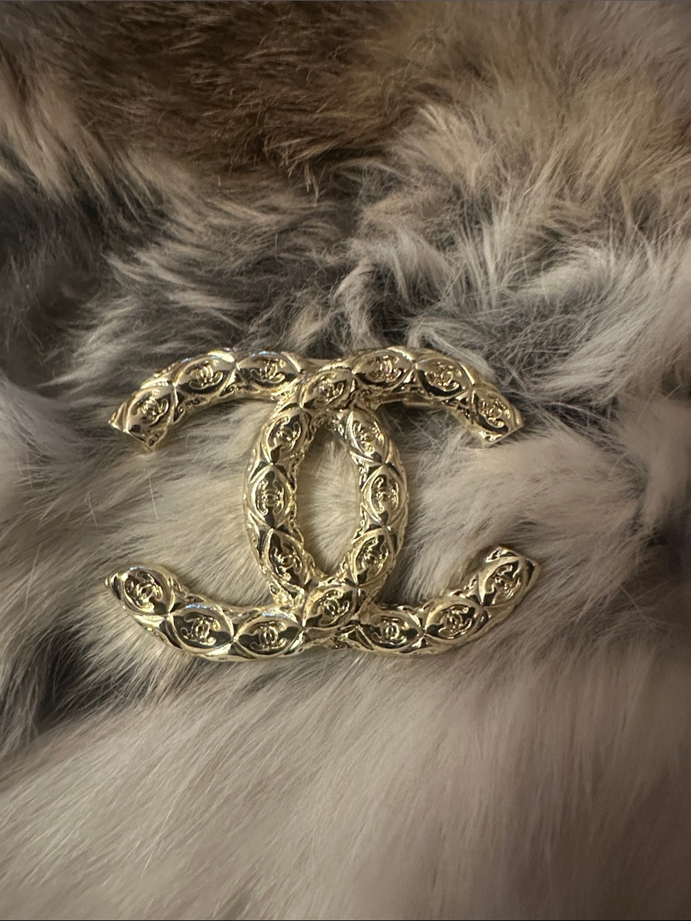 FASHION Gold Interlocking Brooch